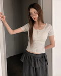 春夏預訂｜修身小碎花蕾絲紐扣短袖TEE