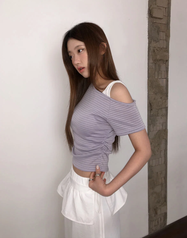 春夏預訂｜ 修身條紋側褶單肩短袖TEE