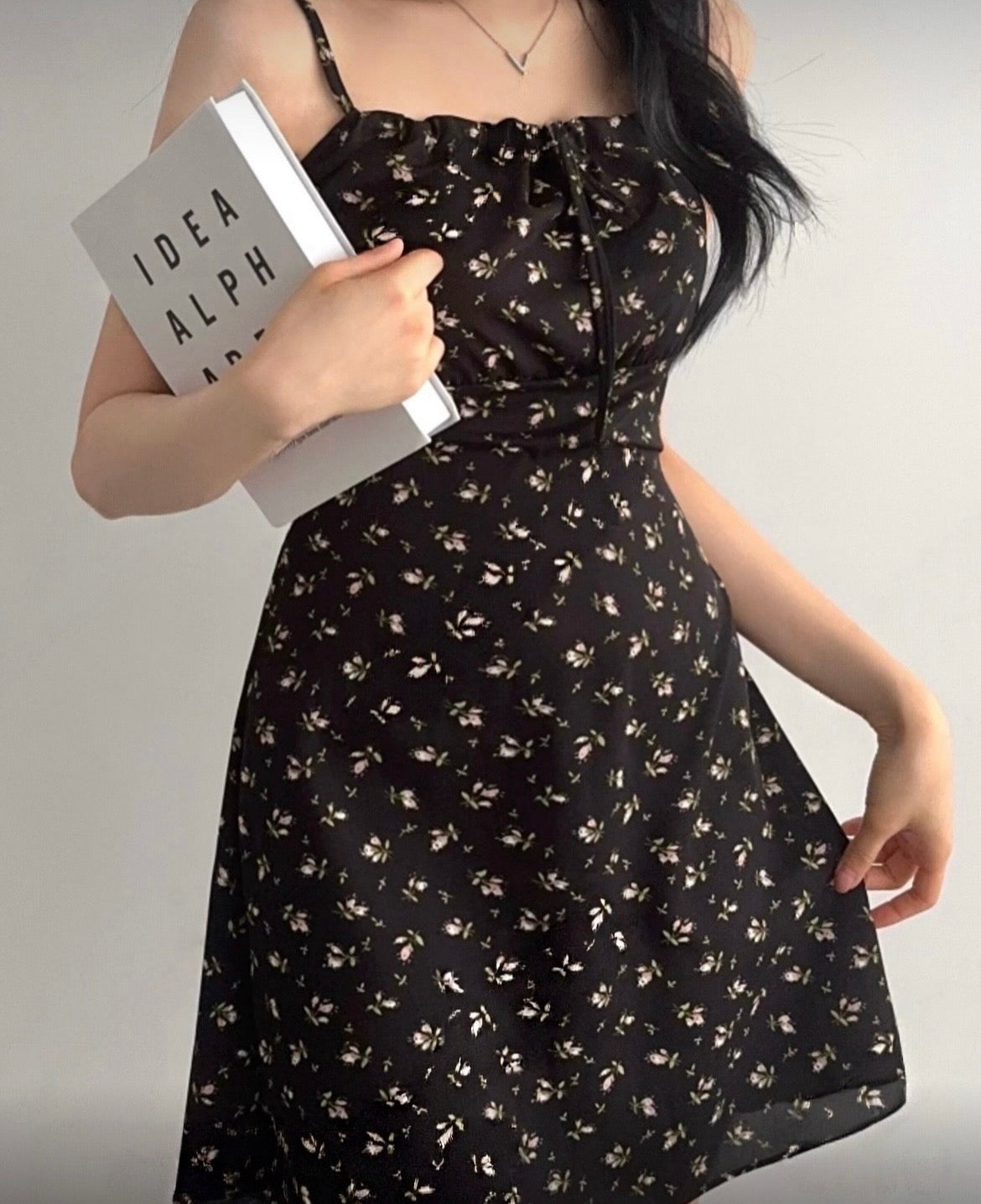 春夏預訂｜碎花吊帶連身裙