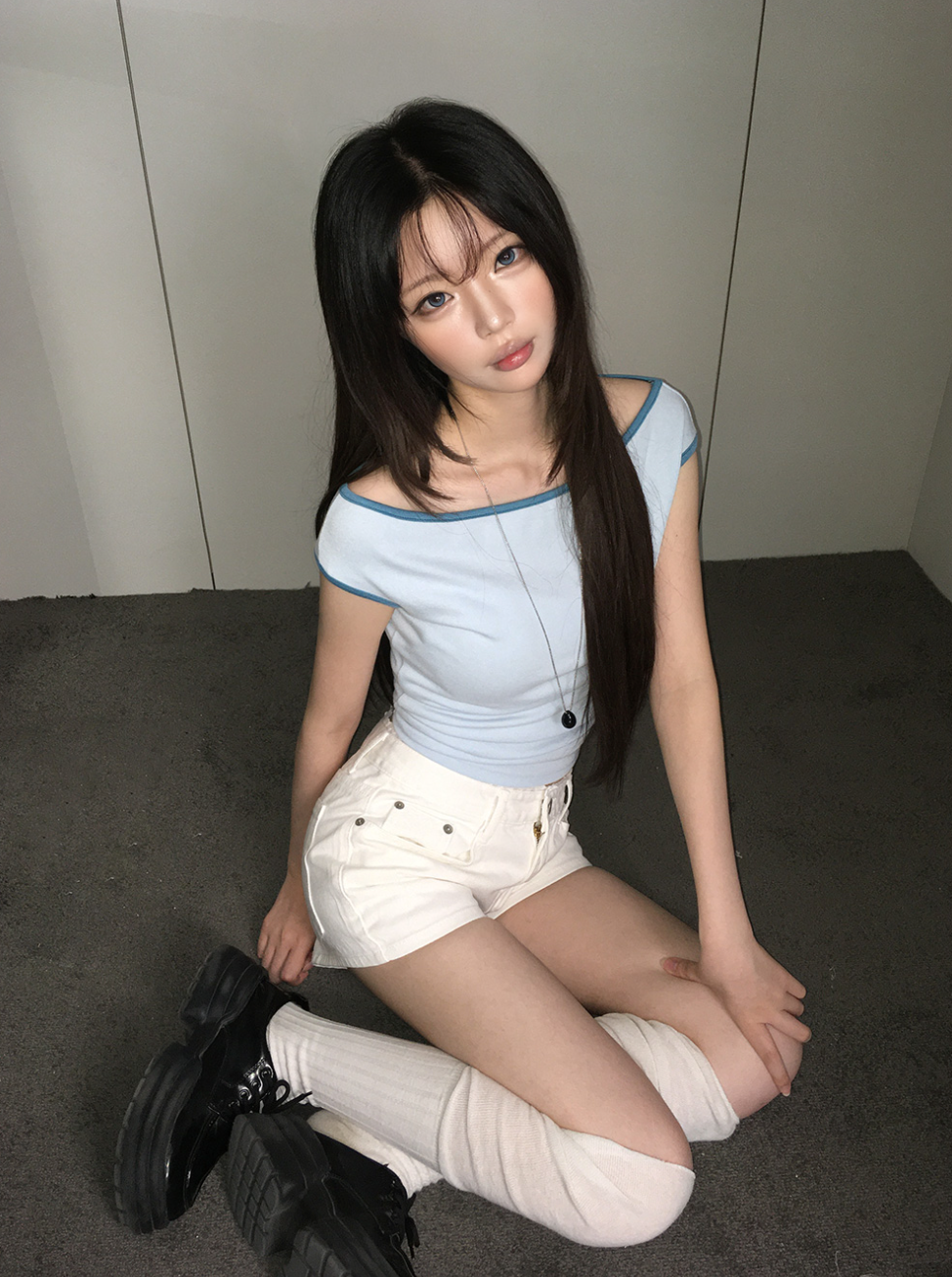 春夏預訂｜拼色露肩上衣