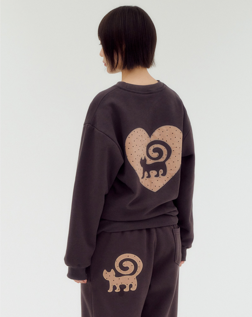 AMBLER 預訂｜Warm Heart Cat 心型貓咪貼布刺繡衛衣 (AMM1412)
