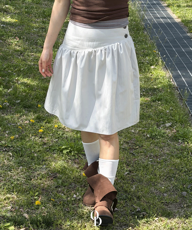 春夏預訂｜雙扣褶皺喇叭中長裙